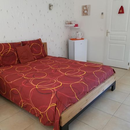Villa Des Masques Aubais Szoba fotó