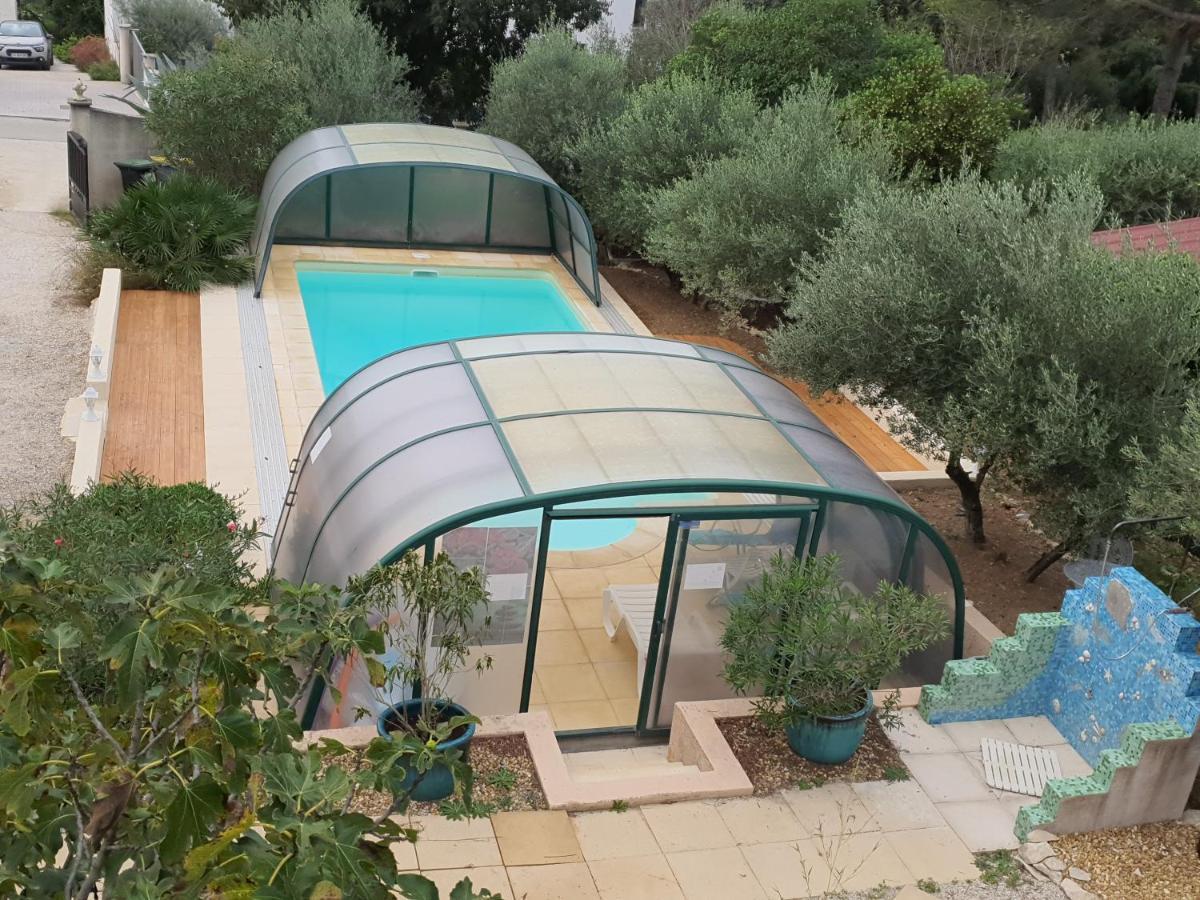 Villa Des Masques Aubais Kültér fotó