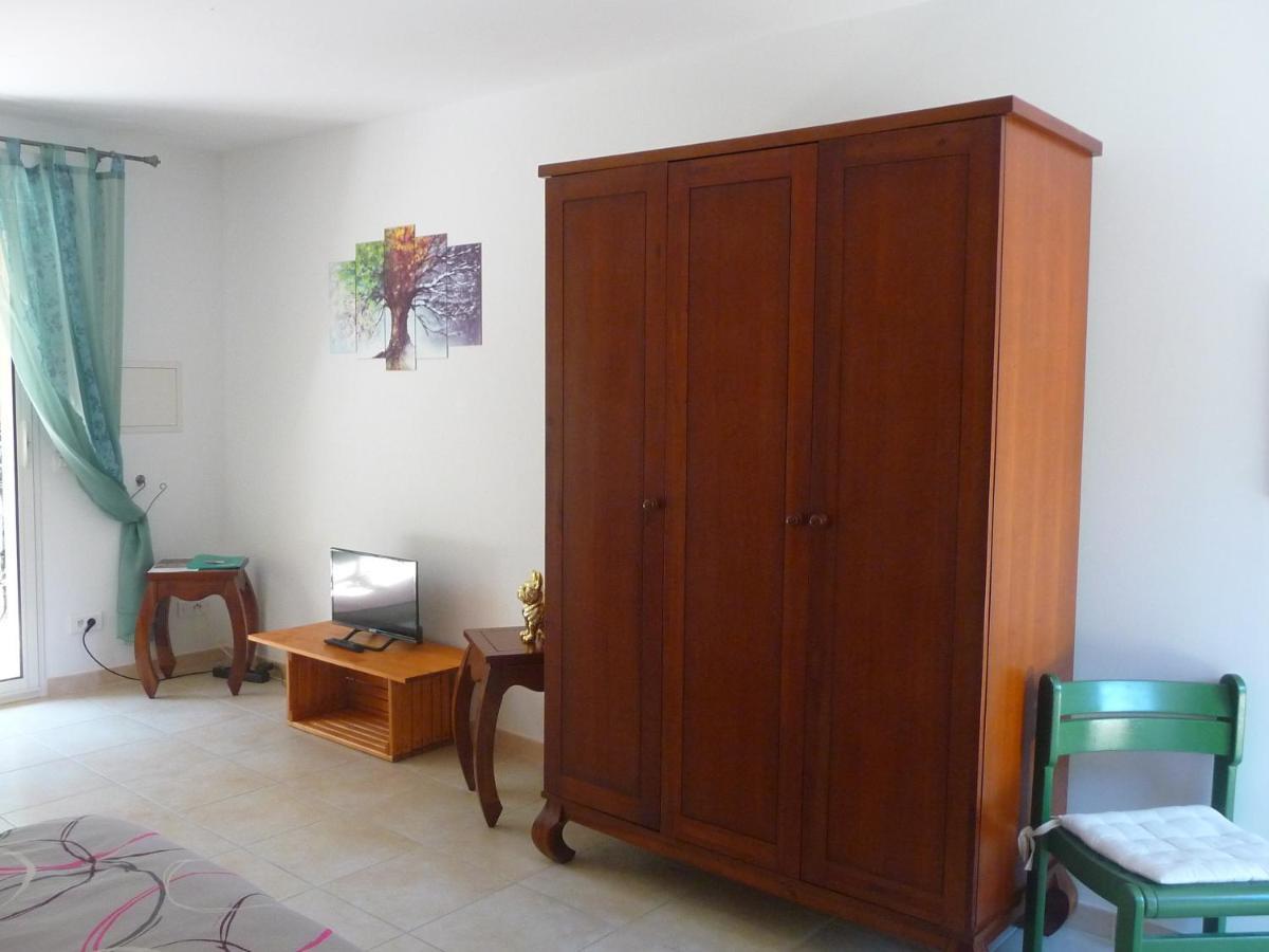 Villa Des Masques Aubais Kültér fotó