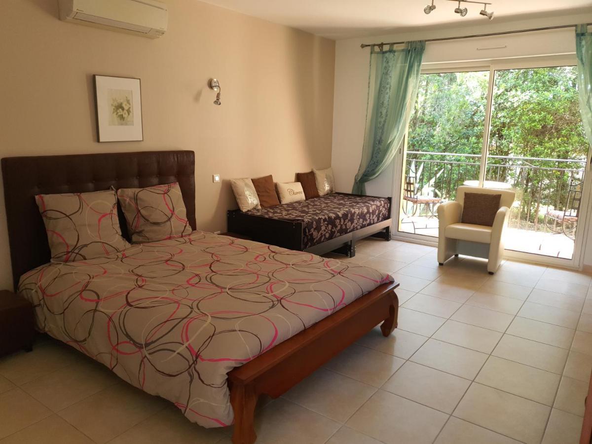 Villa Des Masques Aubais Kültér fotó