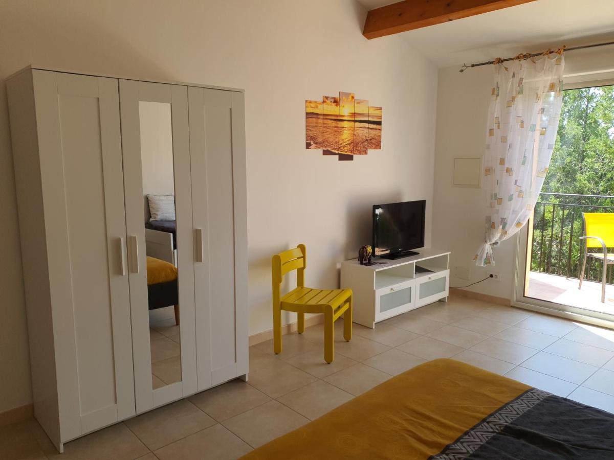 Villa Des Masques Aubais Kültér fotó