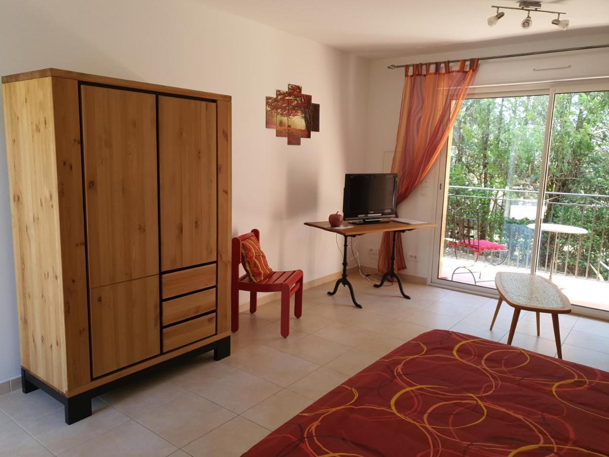 Villa Des Masques Aubais Kültér fotó